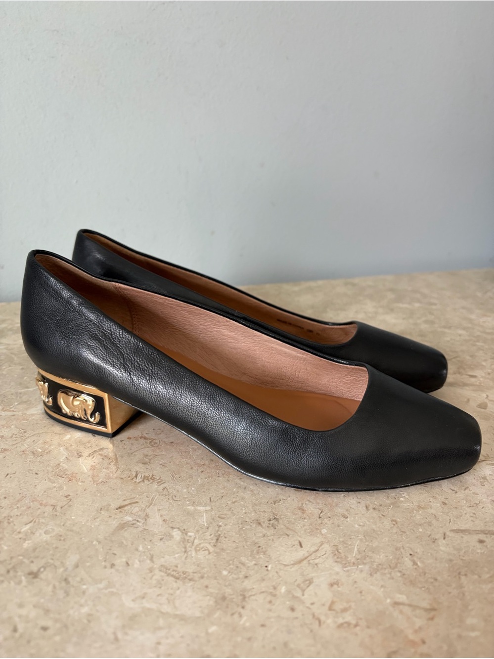 Nina Originals Pumps Women’s Size 6.5 Black Leather Gold Elephant Heel Ornate